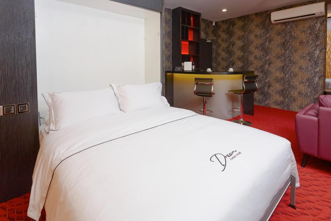 Dream Luxury Hotel Muar Exterior photo